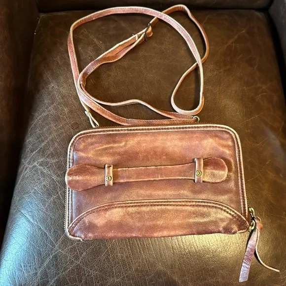 Can be used as a clutch or crossover. - Picture 1 of 5